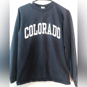 100% cotton long T-shirt with Colorado logo navy blue.